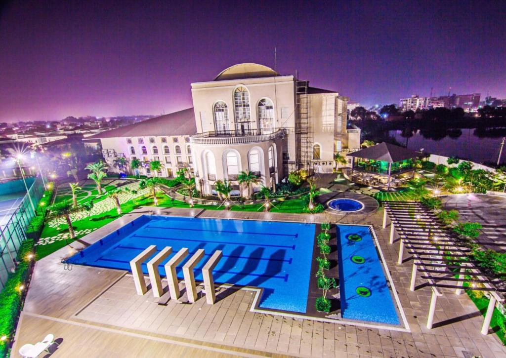Club Paraiso Rāipur Buitenkant foto