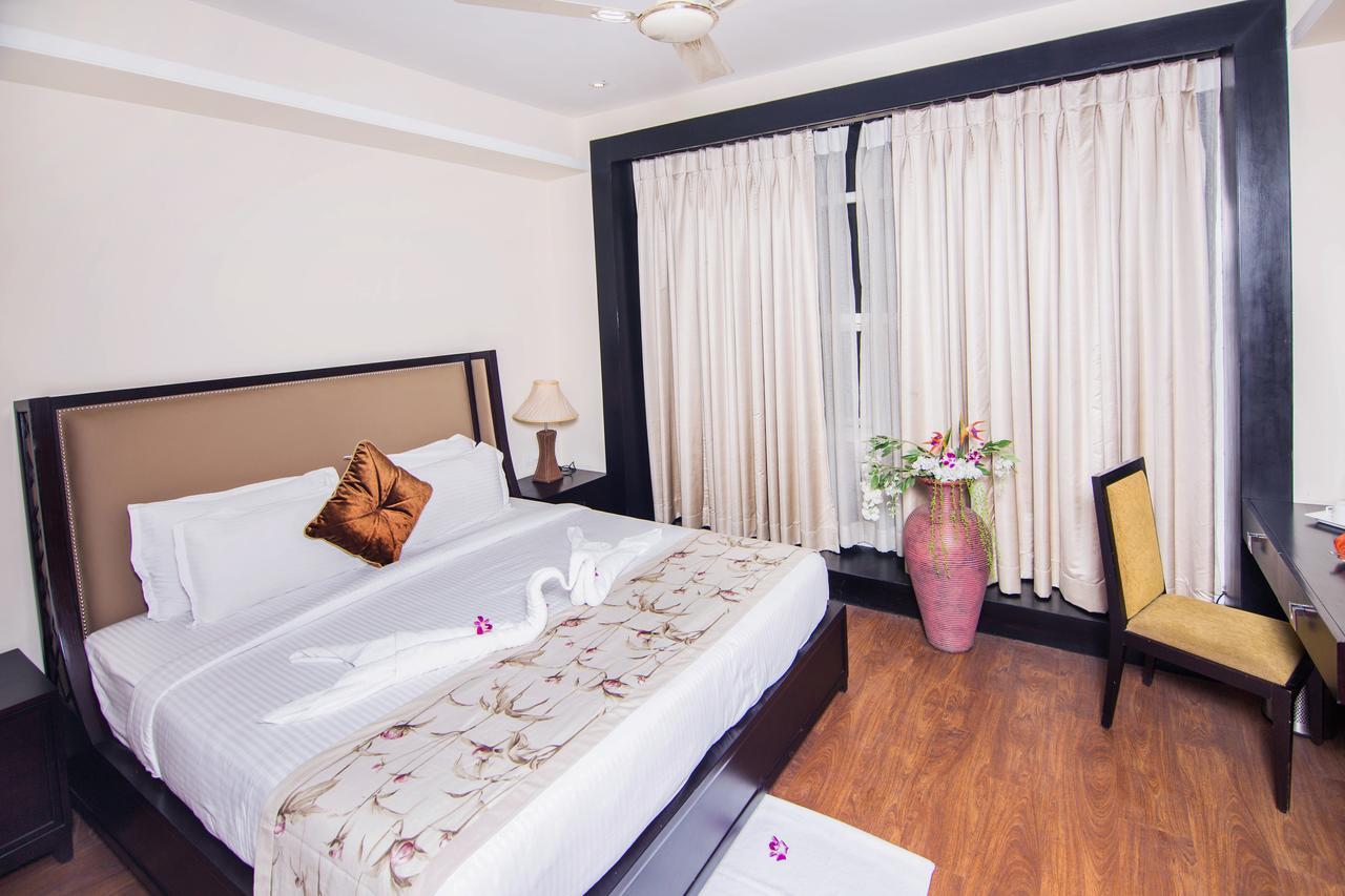Club Paraiso Rāipur Buitenkant foto
