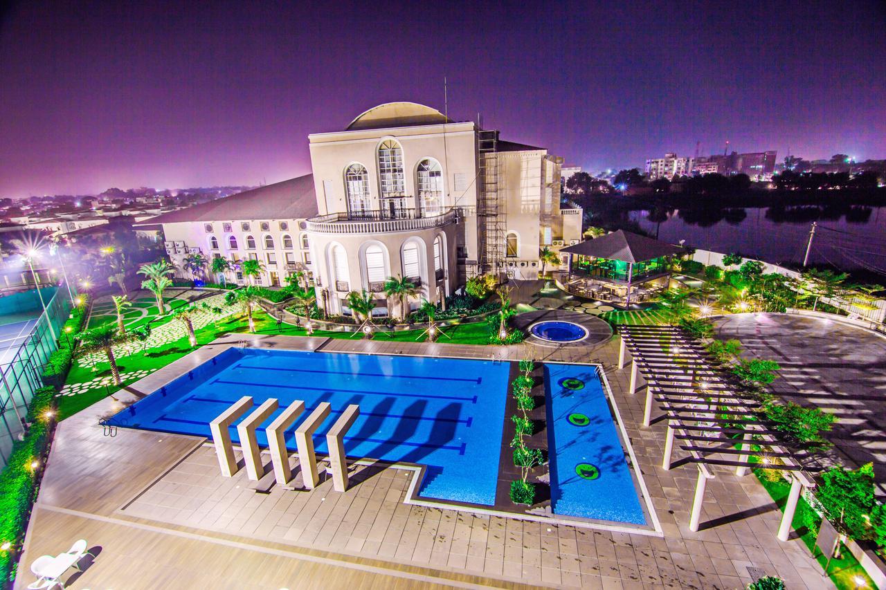 Club Paraiso Rāipur Buitenkant foto