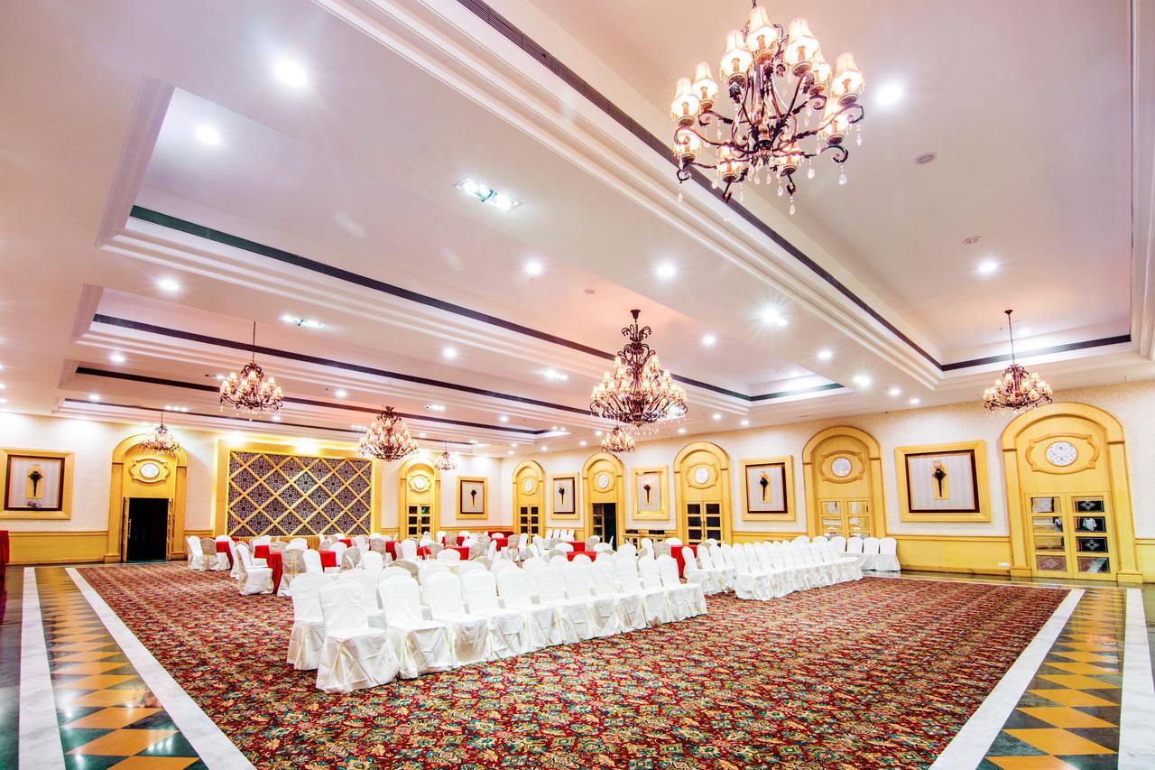 Club Paraiso Rāipur Buitenkant foto