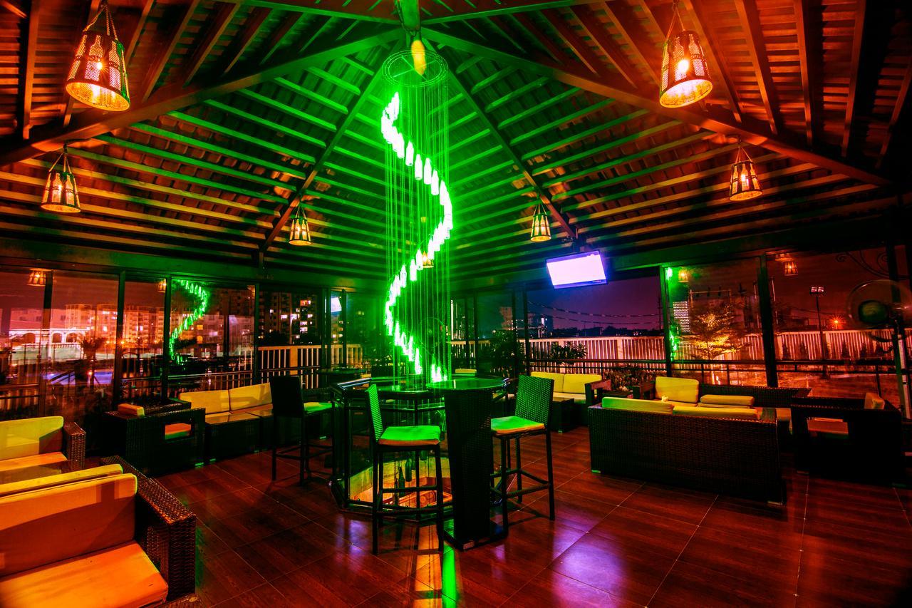 Club Paraiso Rāipur Buitenkant foto