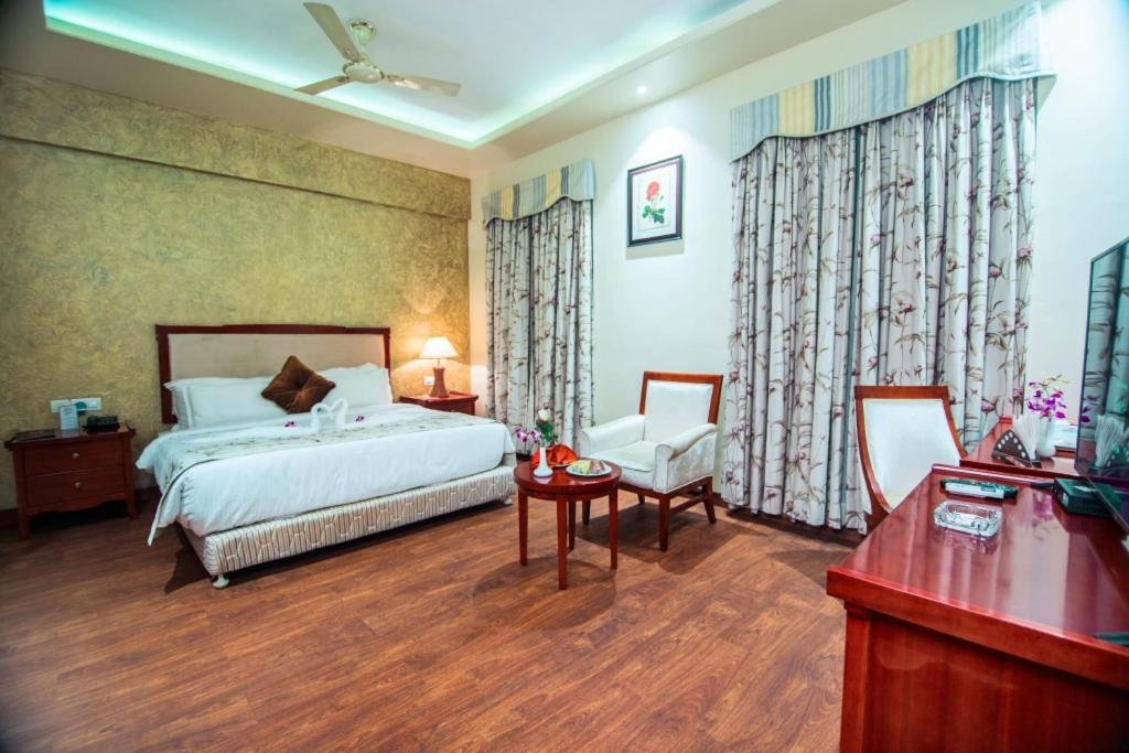 Club Paraiso Rāipur Buitenkant foto
